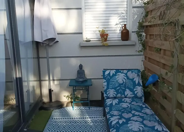 Appartement Cosy A 200 Du Tram B Chambre Separee Petite Veranda Lumineuse Donnant Sur Jardinet