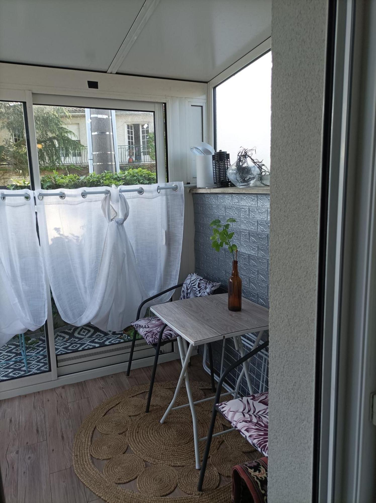 Apartment Cosy A 200 Du Tram B Separee Petite Veranda Lumineuse Donnant Sur Jardinet *